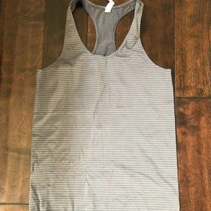 Women's Under Armour Fitted Gray Tank - L